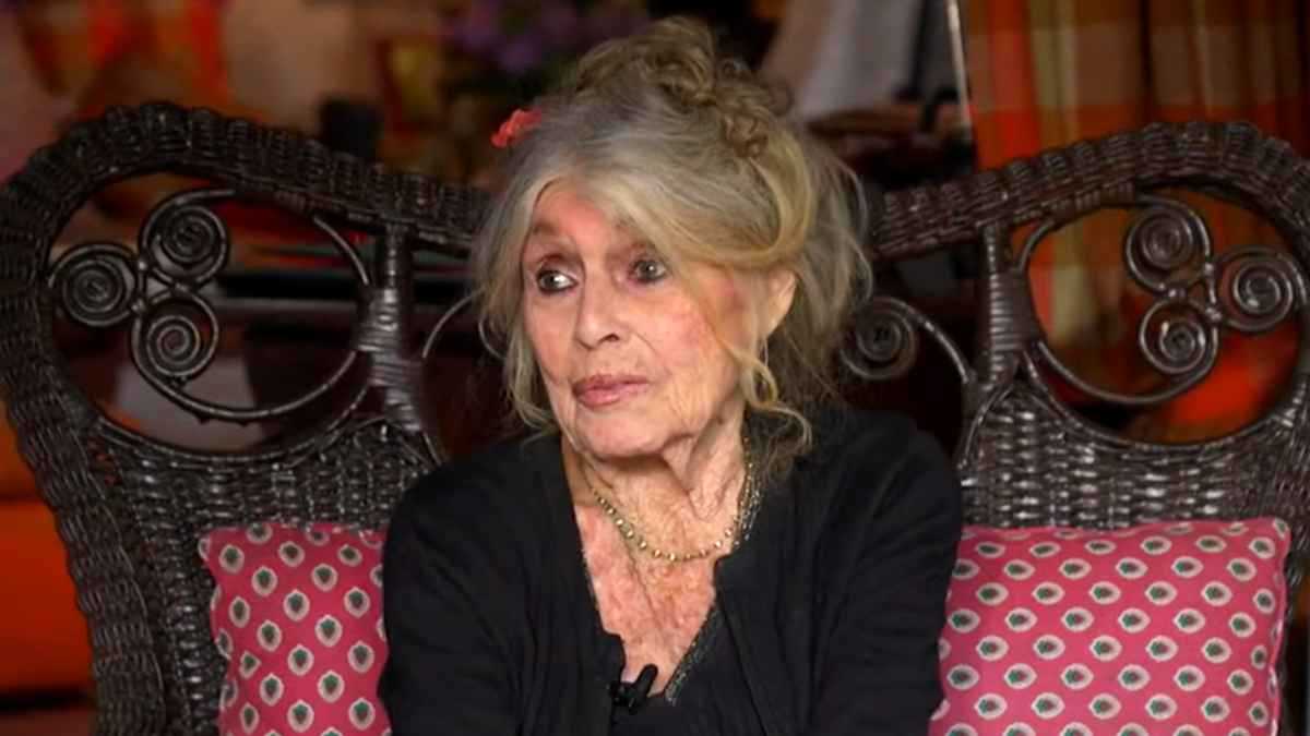 بريجيت باردو تصدم جمهورها وتغازل اليمين المتطرف