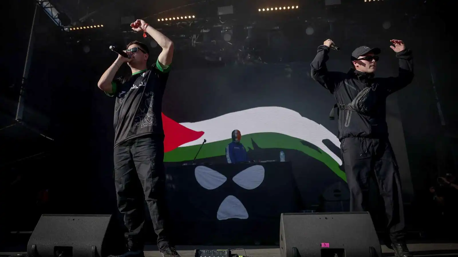 القضاء البريطاني يبرّئ مغني "نيكاب" مو شارا بسبب عيب إجرائي