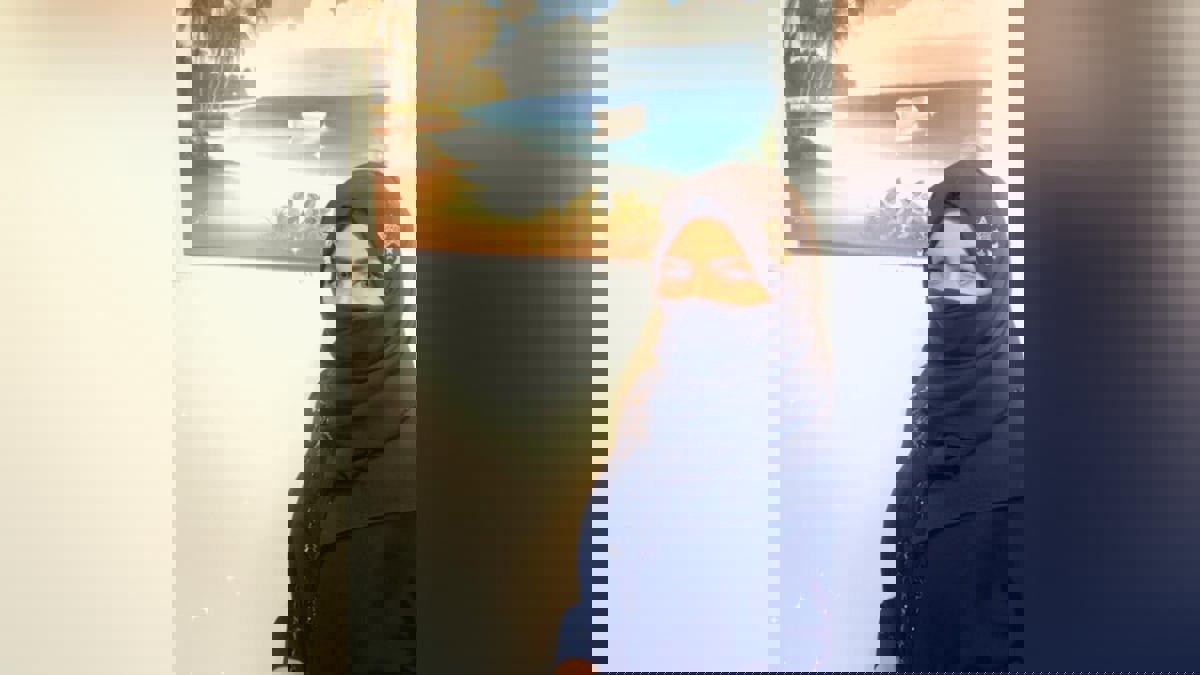 فنانة تشكيلية سعودية موهوبة تُفاجأ بطلب جماعي كبير على لوحاتها