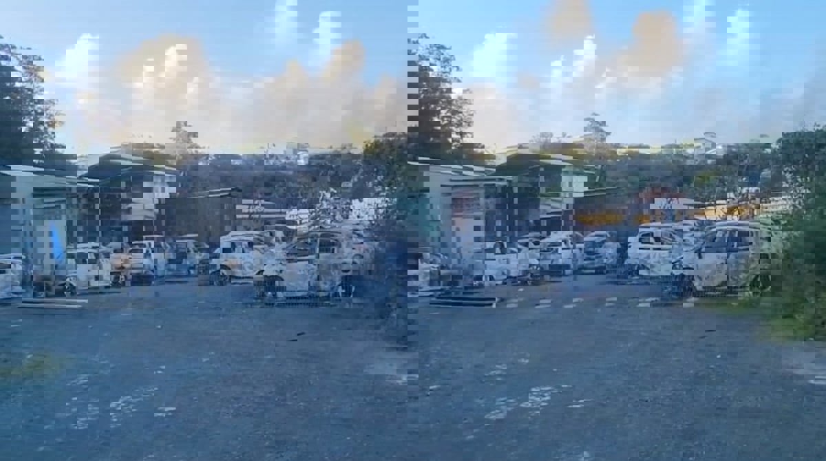 رغم وعود ماكرون بالتهدئة.. حرائق ونهب في كاليدونيا الجديدة 