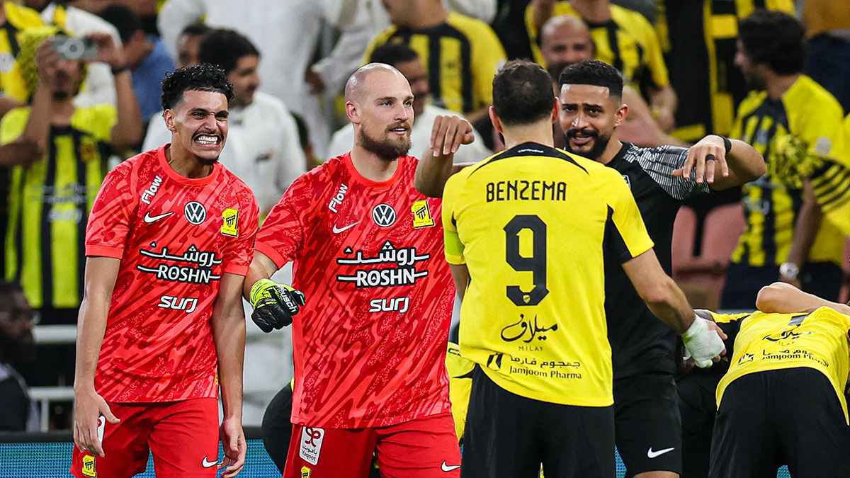 بعد إصابة رايكوفيتش.. من هو حارس الاتحاد في الديربي أمام الأهلي السعودي؟