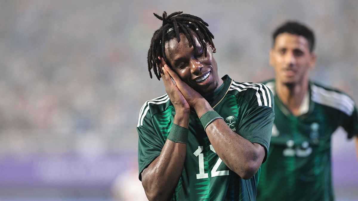 3 لاعبين و18 مليونا.. الرائد يصدم الأهلي السعودي