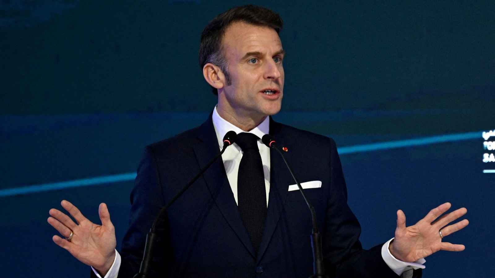 ما خيارات ماكرون لمواجهة الأزمة السياسية في فرنسا؟