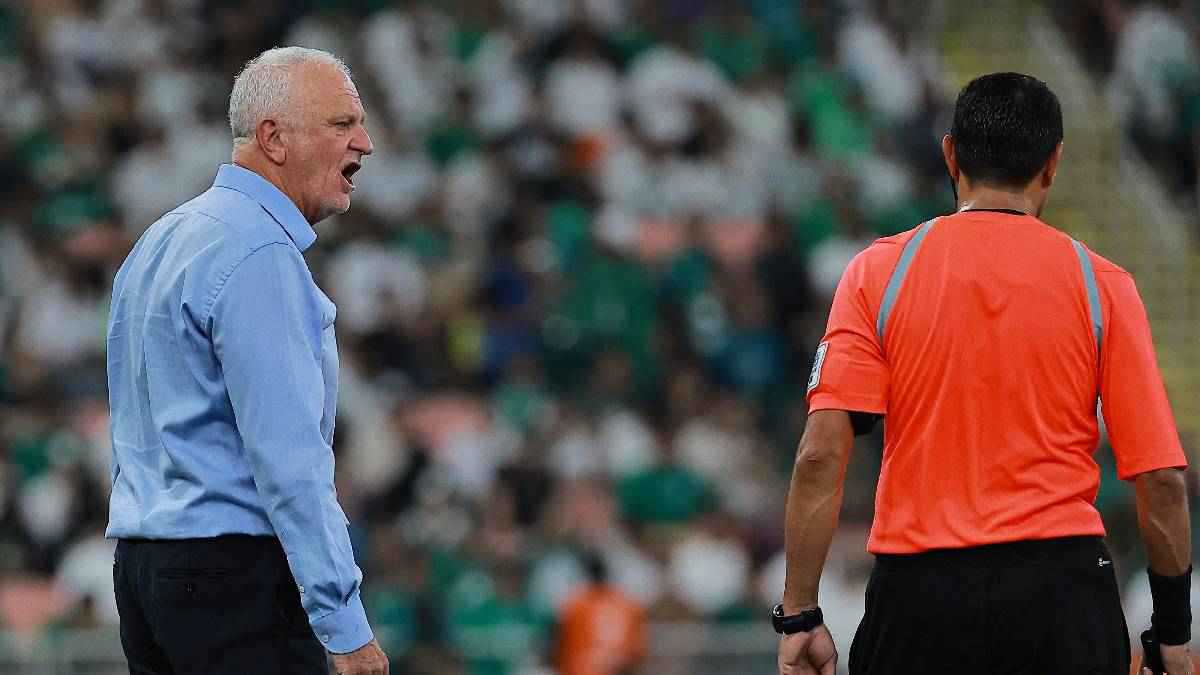 بعد تأهل السعودية.. مدرب منتخب العراق يهاجم نظام الملحق الآسيوي