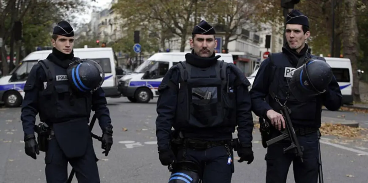 غاضبون يهاجمون قوات الشرطة الفرنسية بالخرطوش