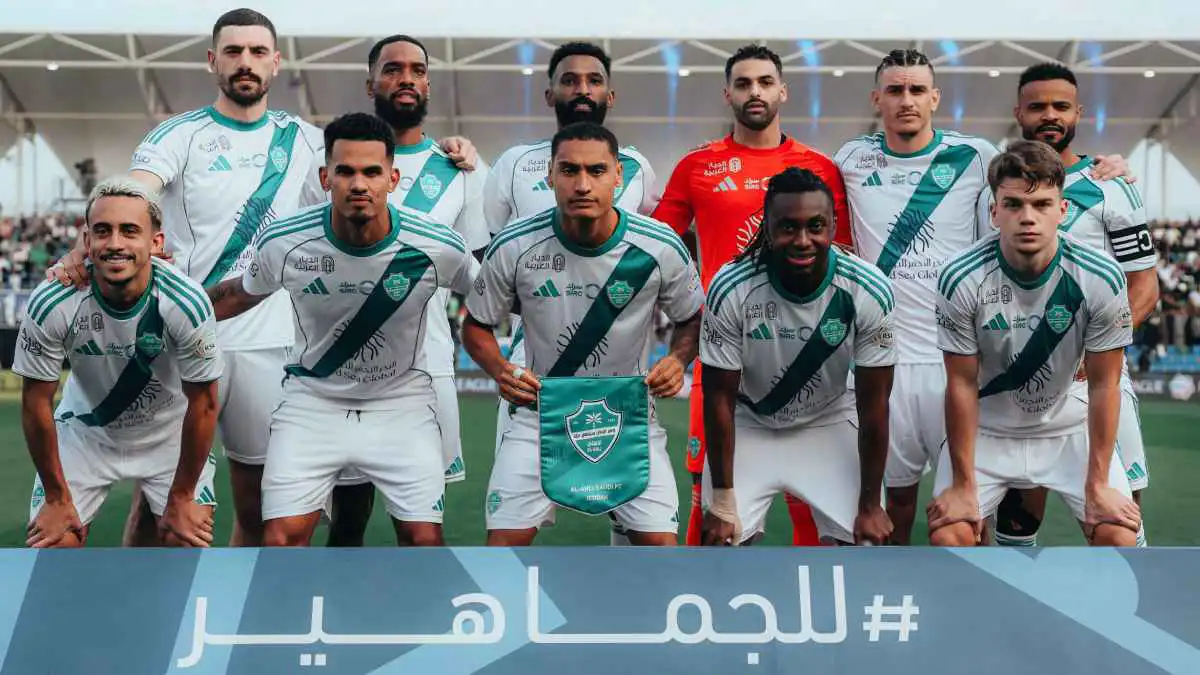 بعد تحويله إلى الرديف.. زوجة نجم الأهلي السعودي تفجّر جدلًا عبر "إنستغرام"