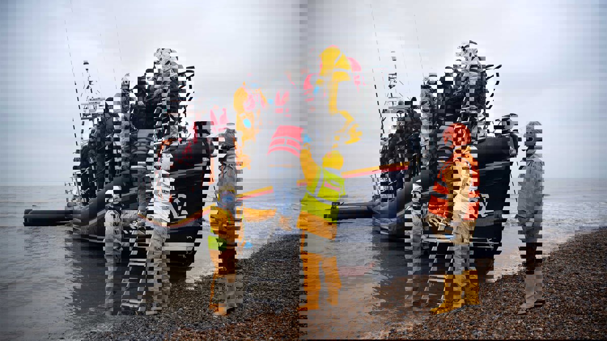 "أطباء بلا حدود" تدين معاملة المهاجرين المبعدين من الجزائر وليبيا