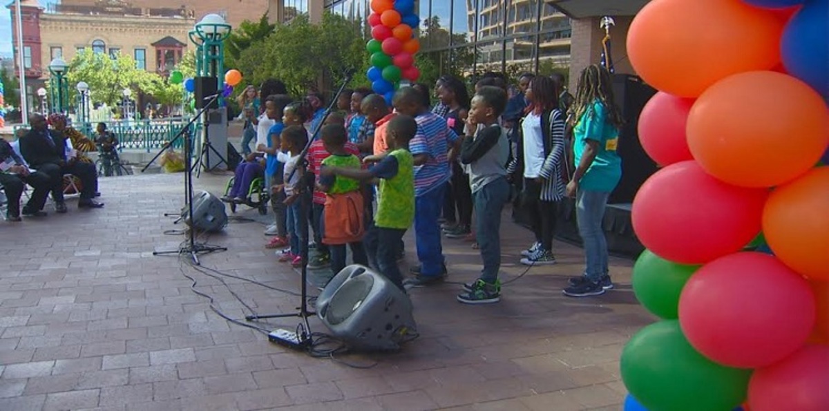 في يومهم العالمي.. لاجئون يحتفلون بتجنيسهم في الولايات المتحدة