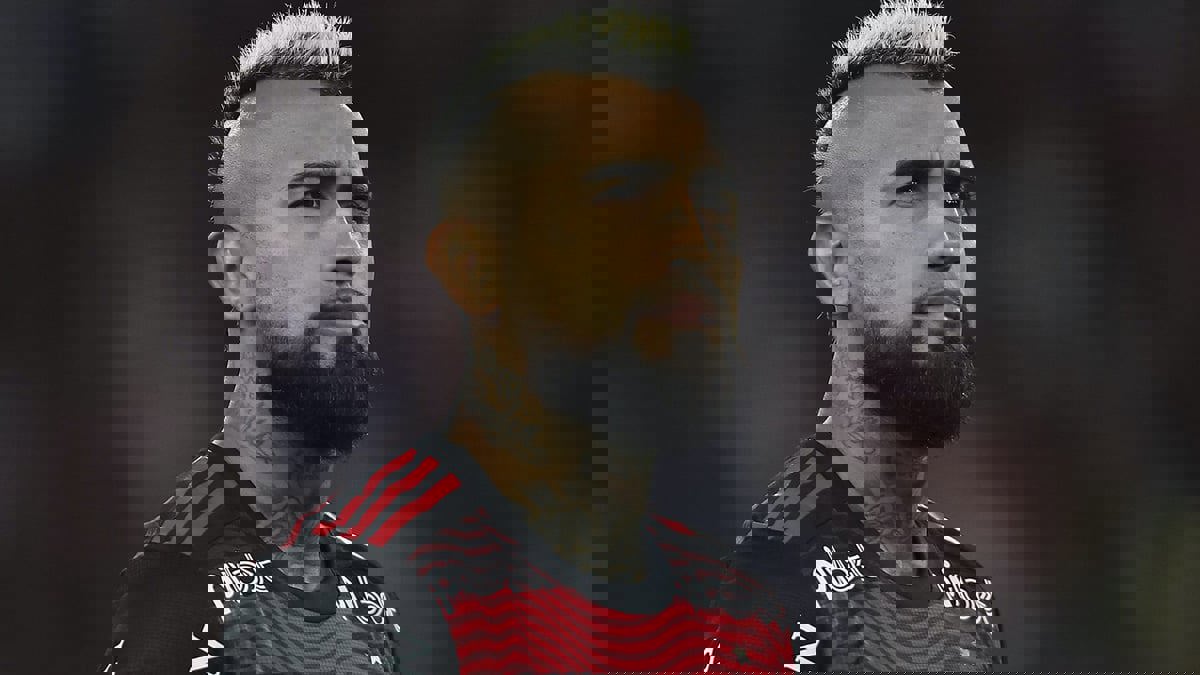 فيدال تابع جنازة والده عبر إنستغرام ليشارك مع فلامنغو في كأس البرازيل 