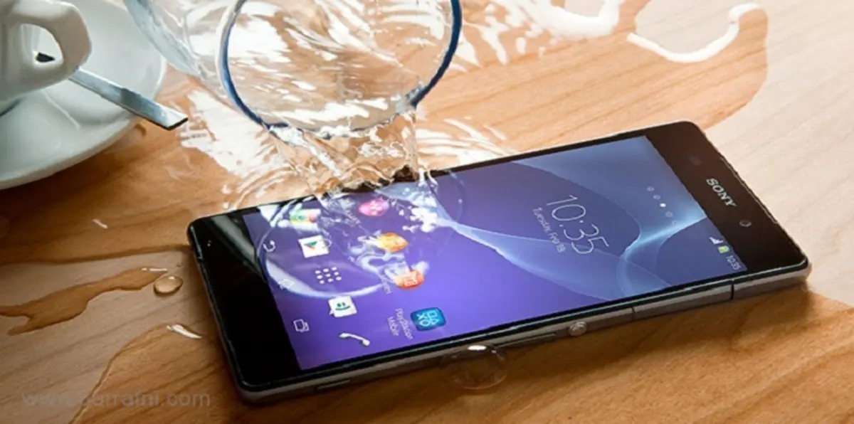 لماذا اليابانيون مولعون بالهواتف المضادة للماء؟