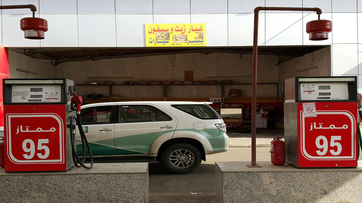 بالفيديو.. شابان يختطفان عاملًا بمحطة وقود في السعودية