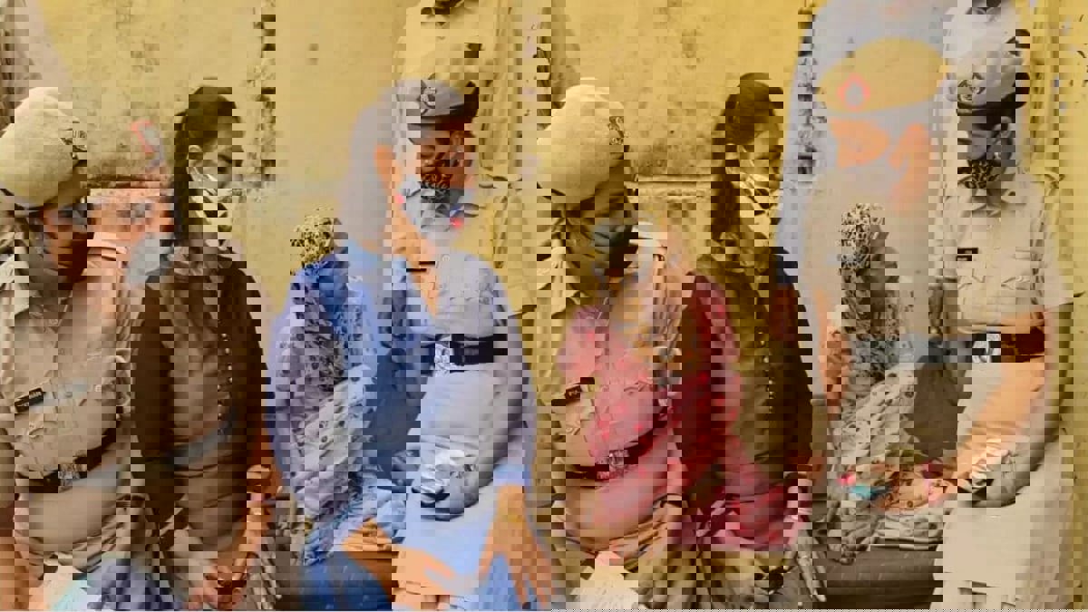 إنقاذ امرأة حبسها زوجها في المرحاض لمدة عام ونصف (فيديو)