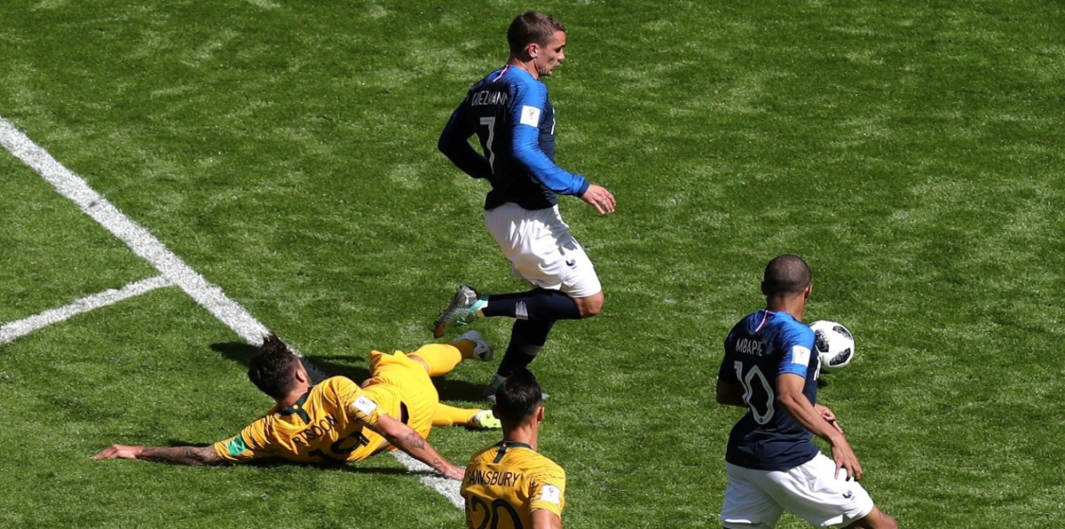 أهداف مباراة فرنسا وأستراليا.. تقنية الفيديو تمنح ركلة جزاء لغريزمان في كأس العالم (فيديو)