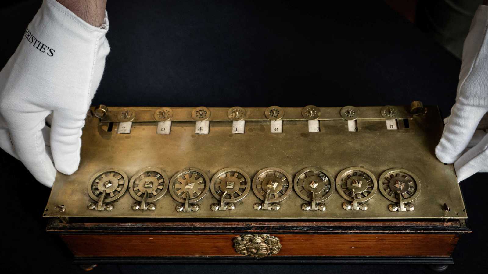عمرها 400 عام.. تحفة باسكال الميكانيكية في مزاد بملايين اليوروهات