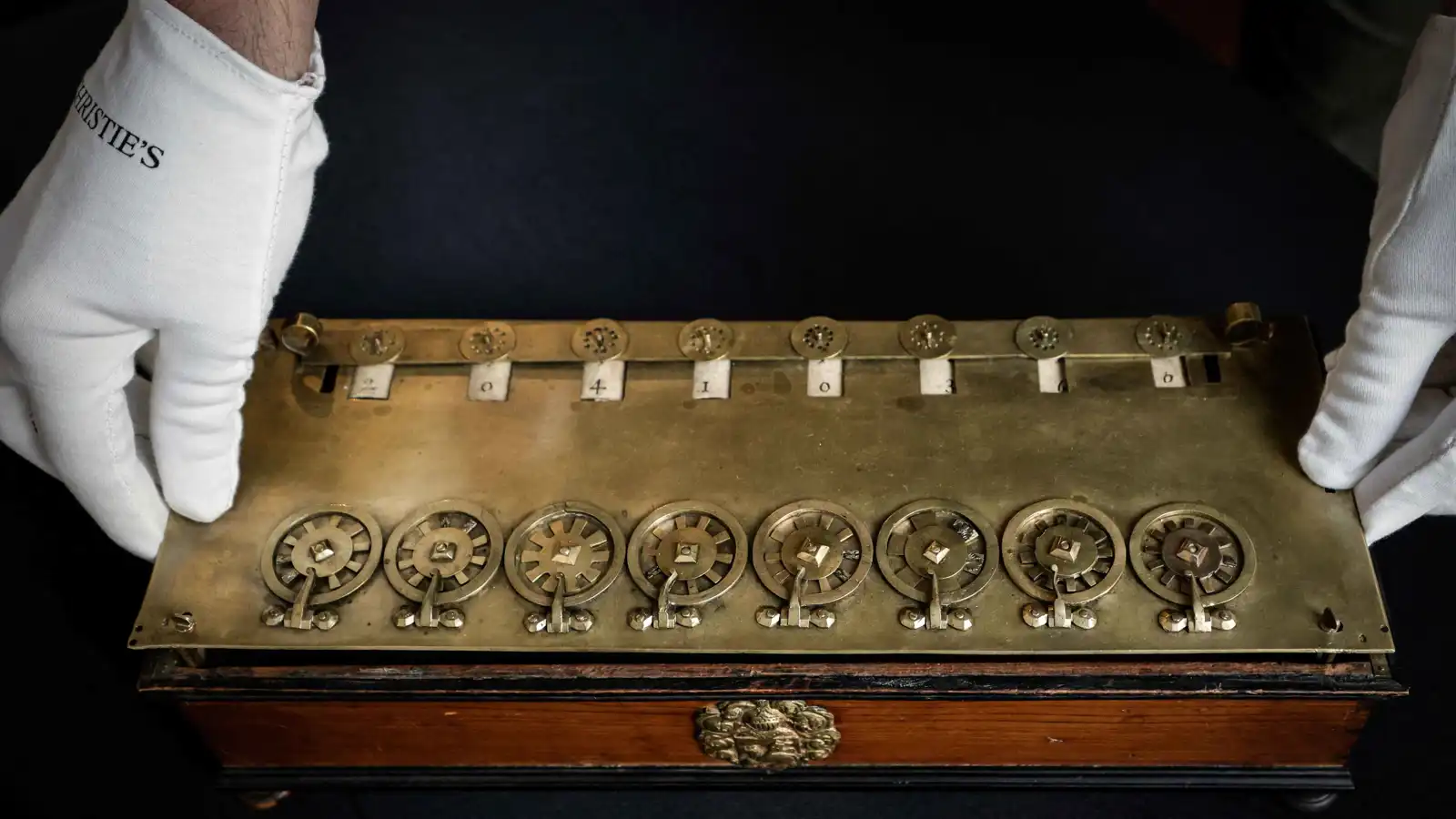 عمرها 400 عام.. تحفة باسكال الميكانيكية في مزاد بملايين اليوروهات