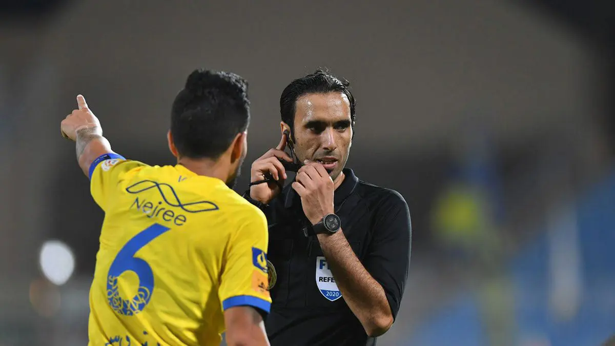صحيفة: إيقاف طاقم تحكيم مباراة النصر والشباب.. وسعود الصرامي يطلب فتح تحقيق (فيديو)