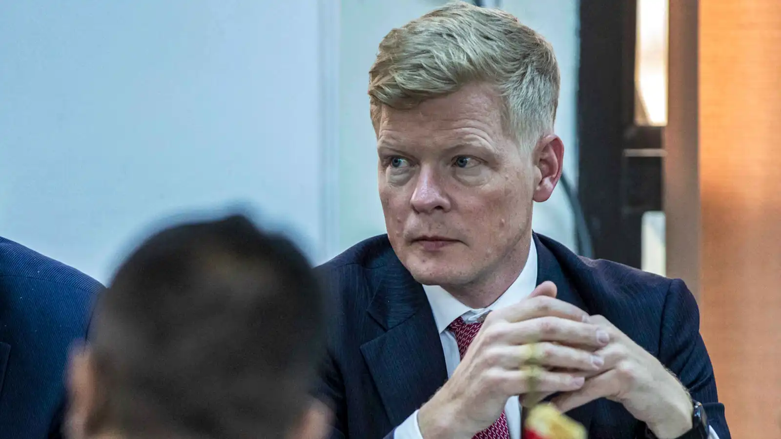 المبعوث الأممي يدعو إلى إحراز تقدم في ملف الأسرى باليمن