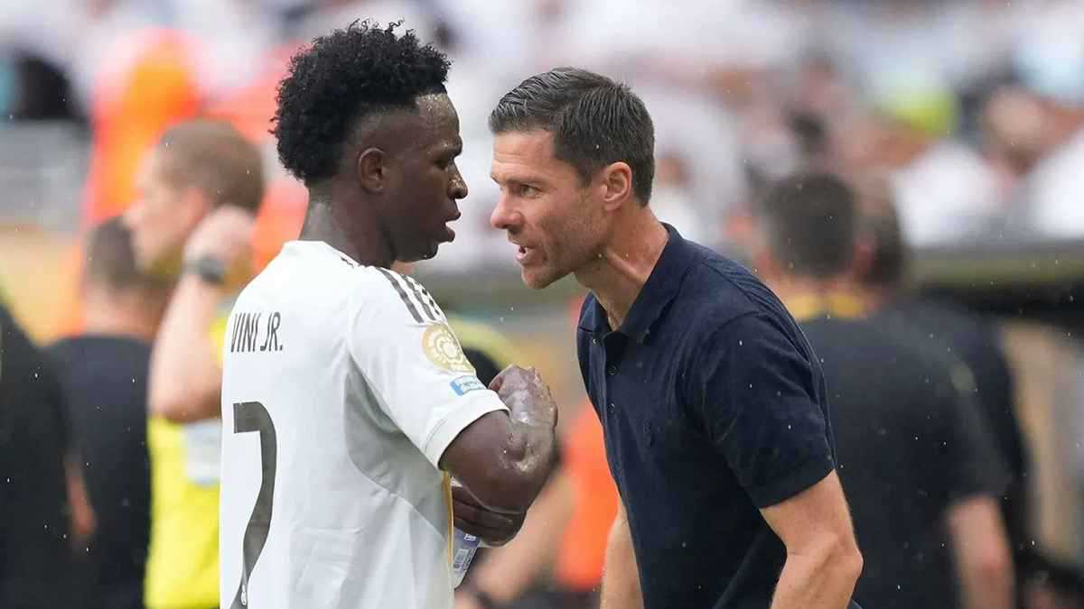 ألونسو يرد على غضب فينيسيوس