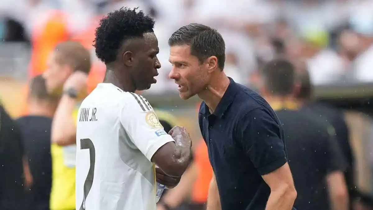 ألونسو يرد على غضب فينيسيوس