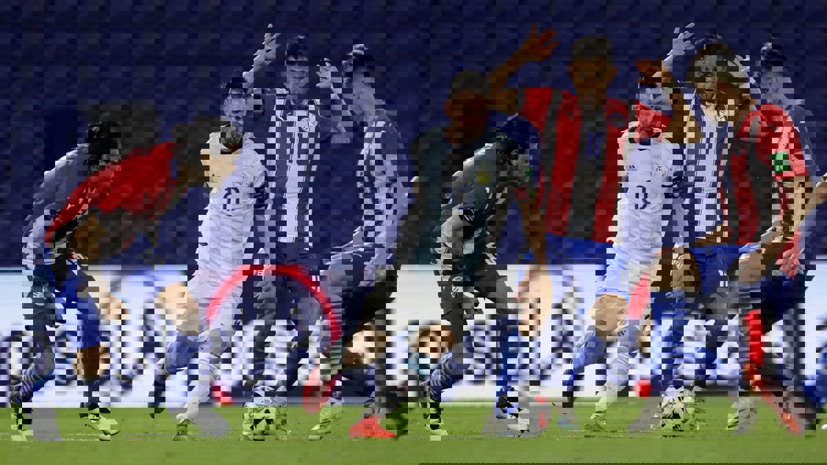 احتجاجات دامية قد تؤجل مباراة الأرجنتين وبيرو بتصفيات كأس العالم‎