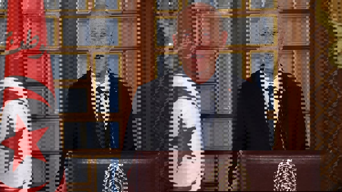 قيس سعيّد: الكثير من الإدارات في تونس تحولت إلى بؤر للتجسس ويجب تطهيرها