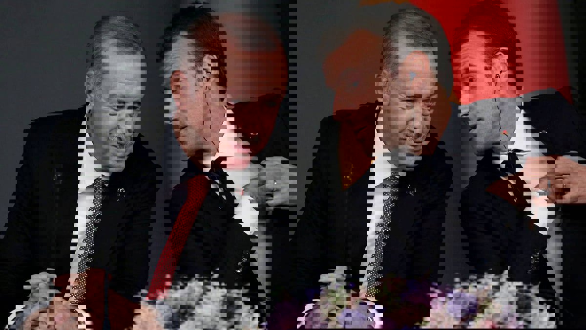 رغم توتر العلاقة.. أرودغان "يساوم" ماكرون على صفقة سلاح