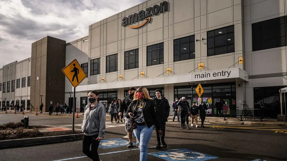 أمازون تغلق منصة تعليمية رقمية وشركة لتوصيل الطعام