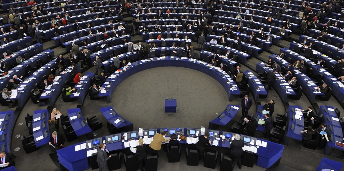 الاتحاد الأوروبي يناقش خطة جديدة لحل الخلافات بشأن المهاجرين