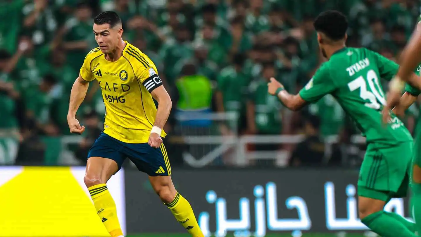 رونالدو يحرم النصر من هدف التعادل ضد الأهلي بلقطة غريبة (فيديو)