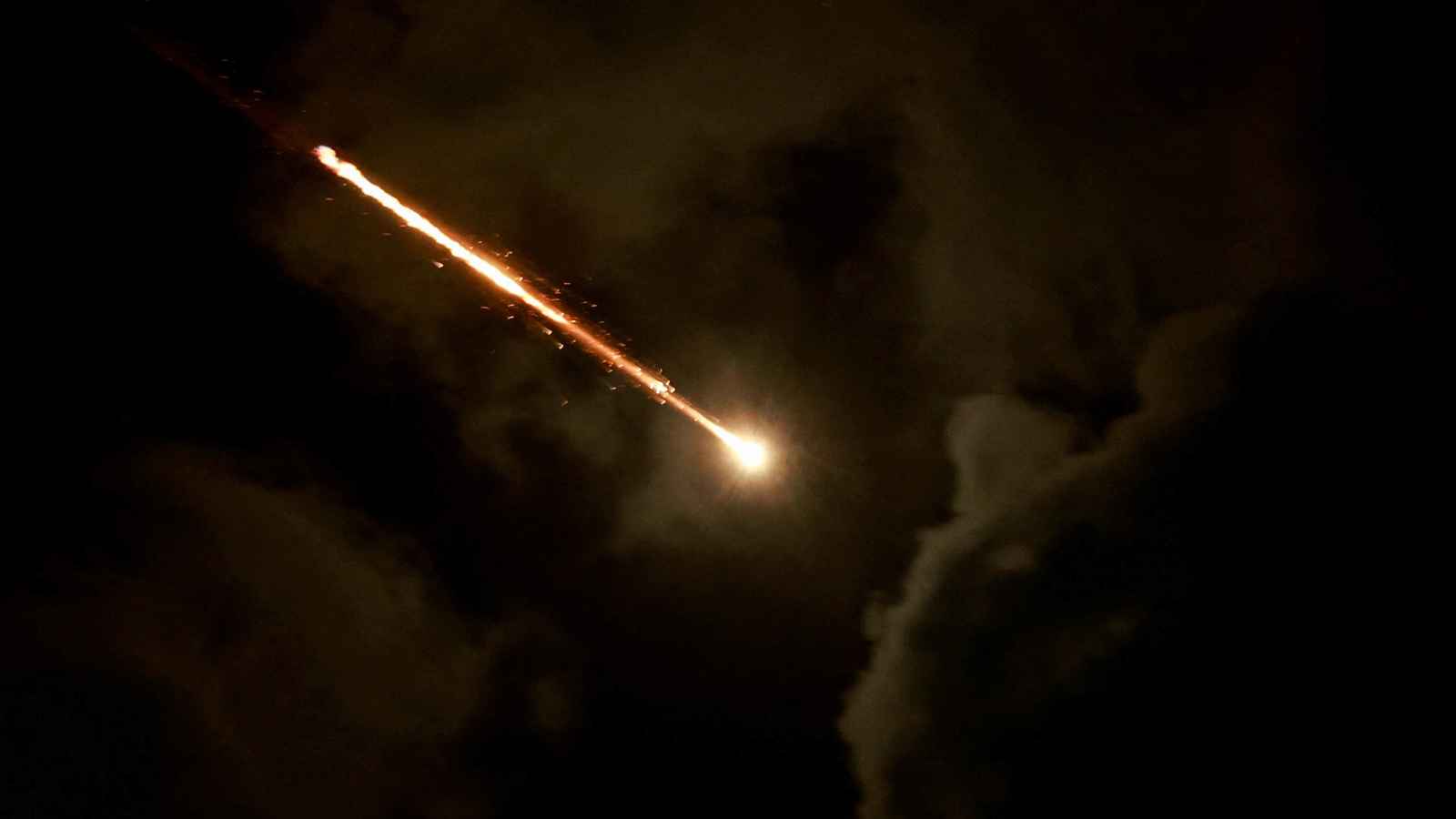 إسرائيل تبدأ أول تحرك عسكري استعدادًا لضربة إيرانية وشيكة