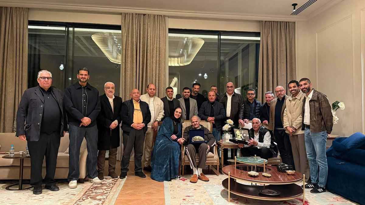 الرئيس الشرفي يحفز لاعبي الزمالك بـ"وعد كبير" لتحقيق الفوز على الأهلي 