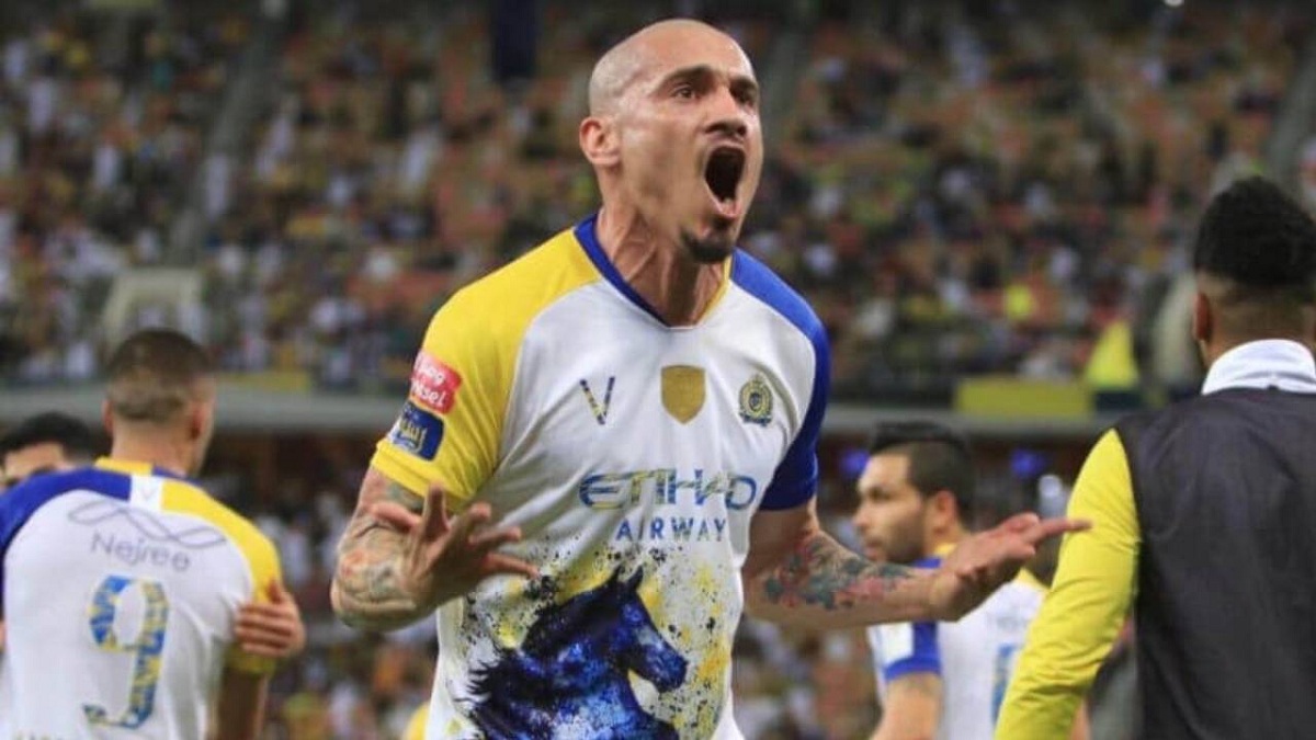 النصر السعودي يمنح مايكون 24 ساعة لحسم أموره مع غلطة سراي