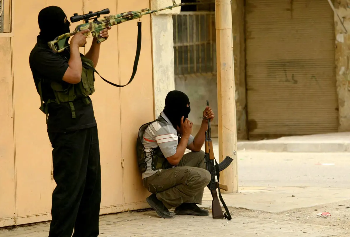 "تنافس الدولة".. حكومة العراق تسعى لتجريد العشائر من السلاح بشرائه