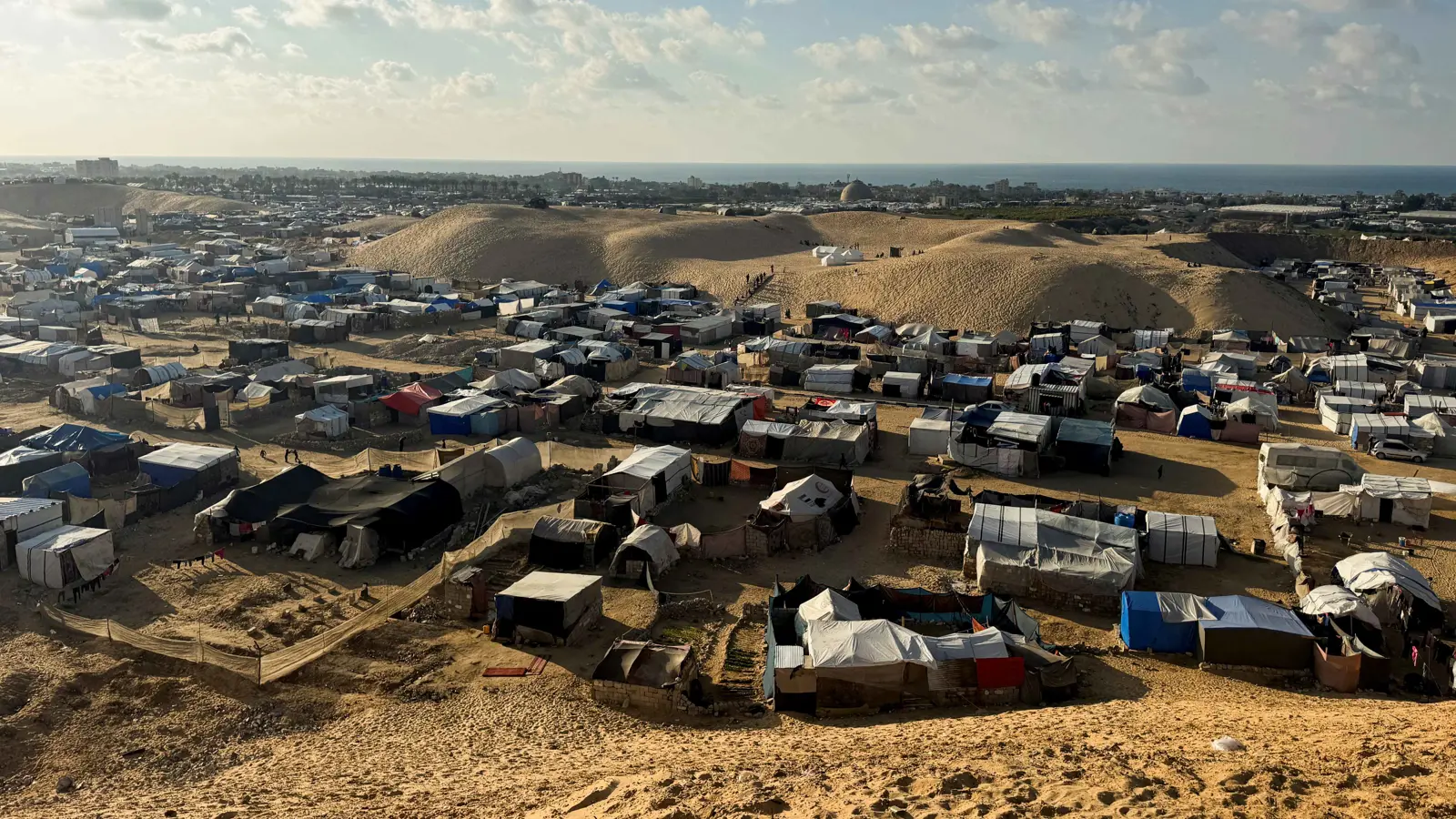 غارات إسرائيلية تستهدف مراكز إيواء في غزة (فيديو)