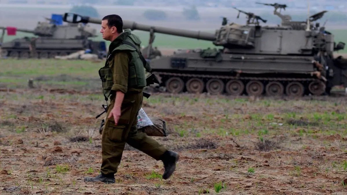 نتنياهو يجدد سياسة الاغتيالات ويأمر ببقاء المدرعات حول غزة