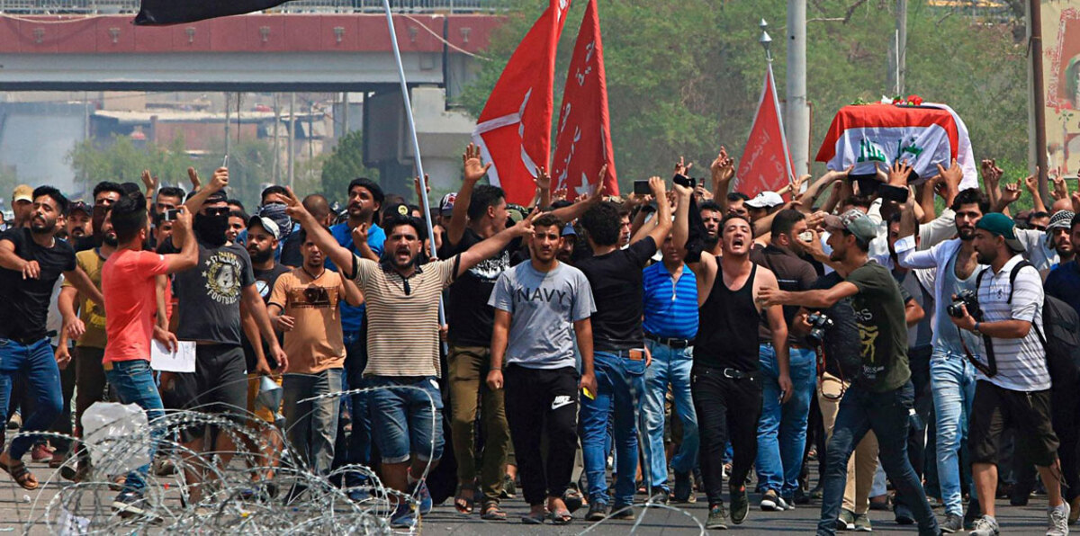 انتفاضة العراق تفاقم أزمات إيران