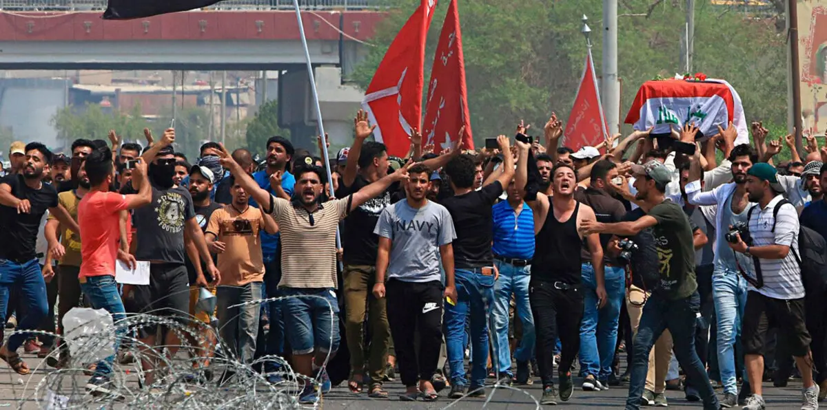 انتفاضة العراق تفاقم أزمات إيران