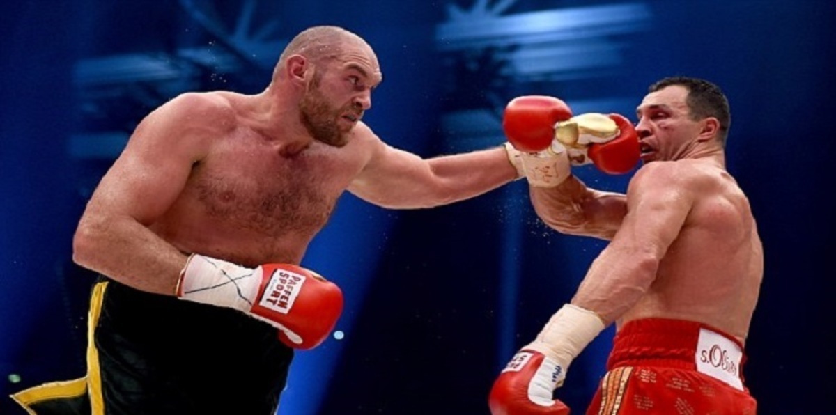 هل اعتنق الملاكم البريطاني تايسون فيوري الإسلام؟ (صور)