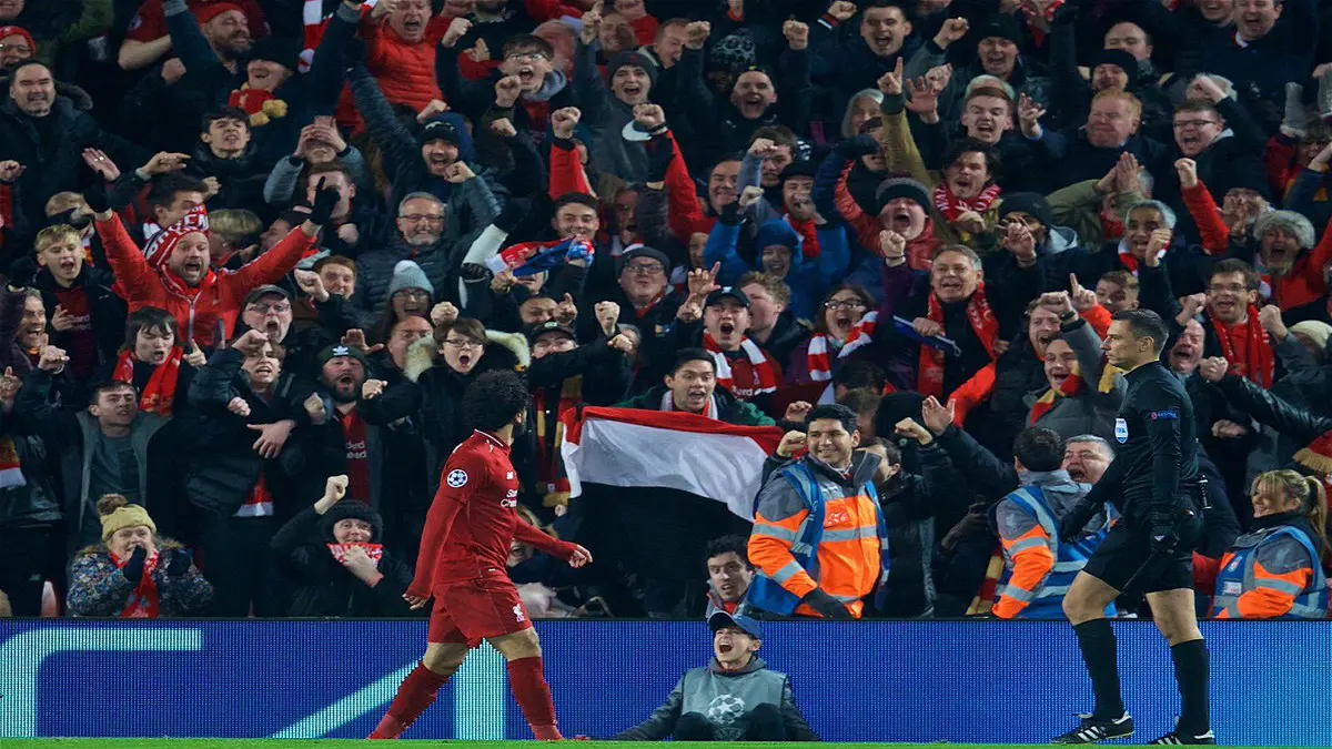 شاهد احتفال مشجع كفيف بهدف محمد صلاح في شباك نابولي 