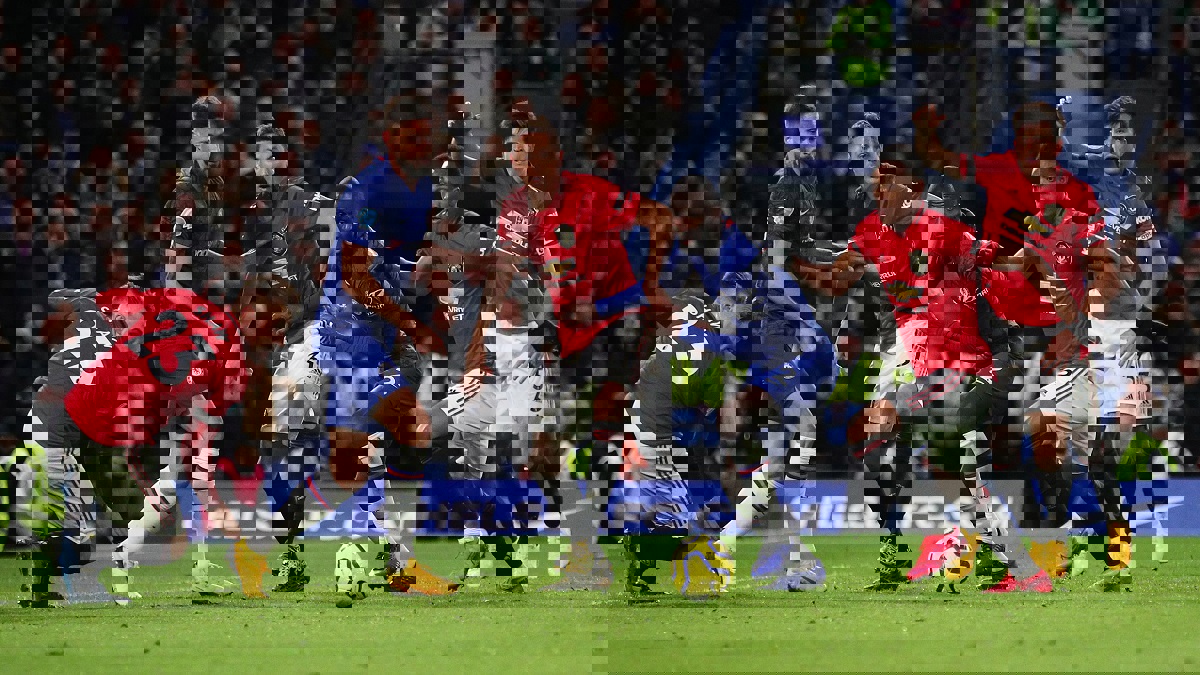 مانشستر يونايتد يقهر تشيلسي ويشعل سباق المركز الرابع في ترتيب الدوري الإنجليزي (فيديو)