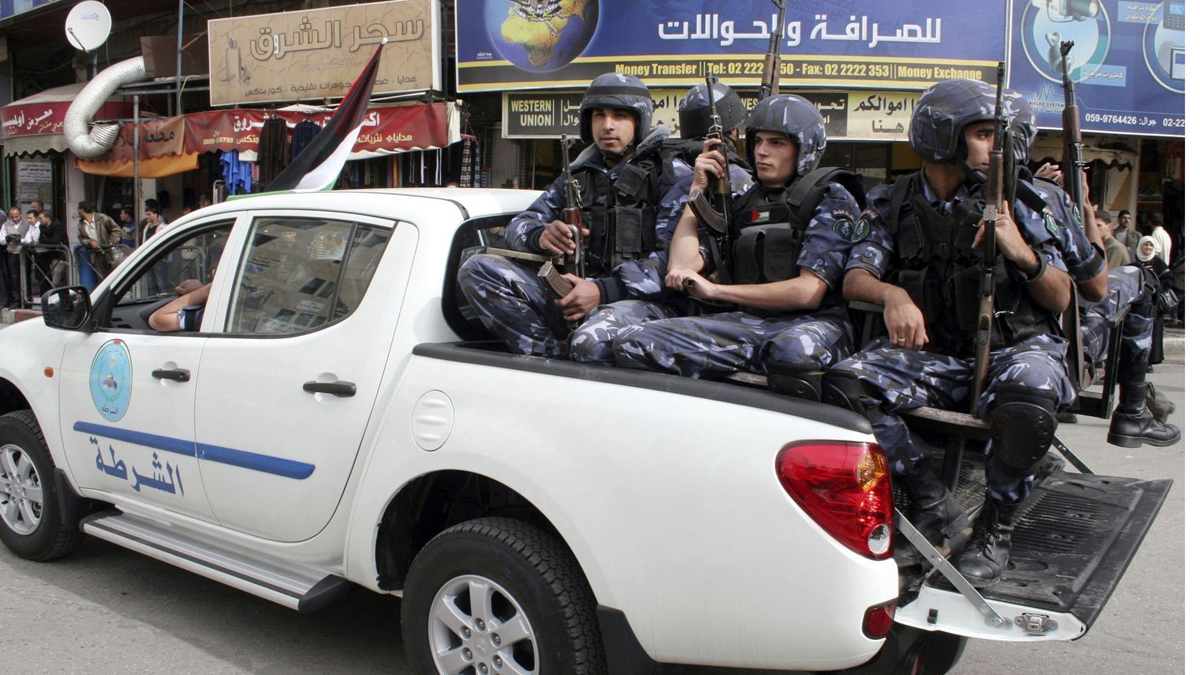 إصابات في اشتباك مسلح بين الشرطة الفلسطينية ومطلوبين في نابلس