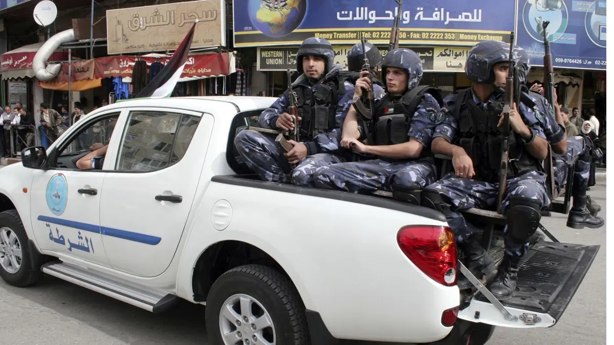 إصابات في اشتباك مسلح بين الشرطة الفلسطينية ومطلوبين في نابلس