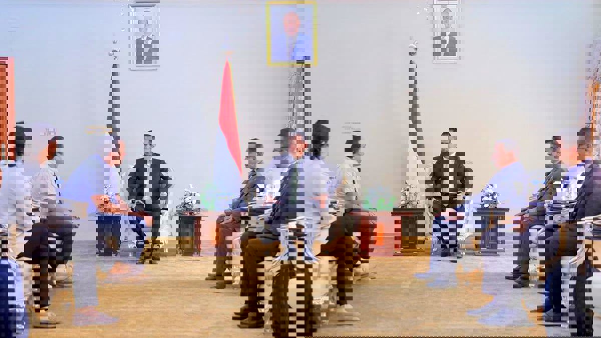 رئيس الوزراء اليمني: تحكم إيران بقرار الحوثي "عائق أساس" أمام السلام