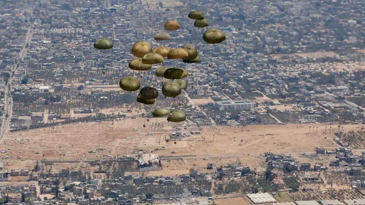 ألمانيا تبدأ إنزال المساعدات على غزة جوًا