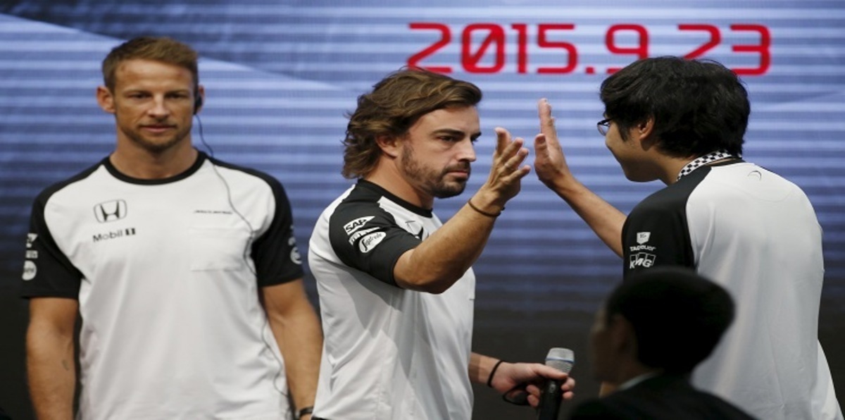 الغضب يسيطر على ألونسو وباتون تجاه فريق مكلارين