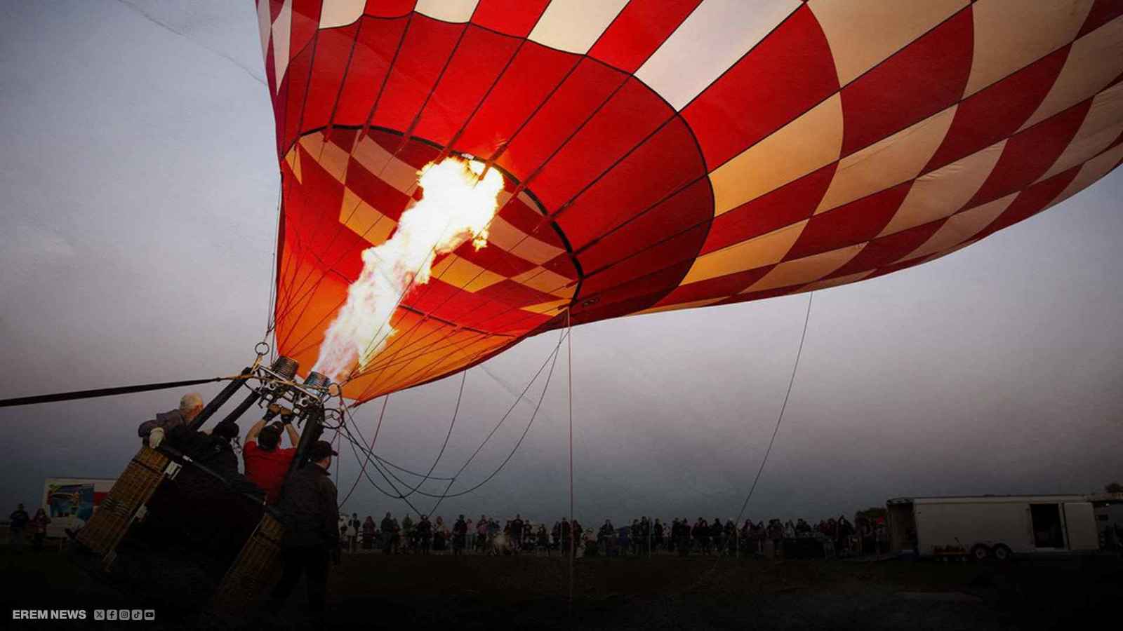 مأساة في الجو.. اشتعال منطاد وسقوط أحد الركاب حتى وفاته