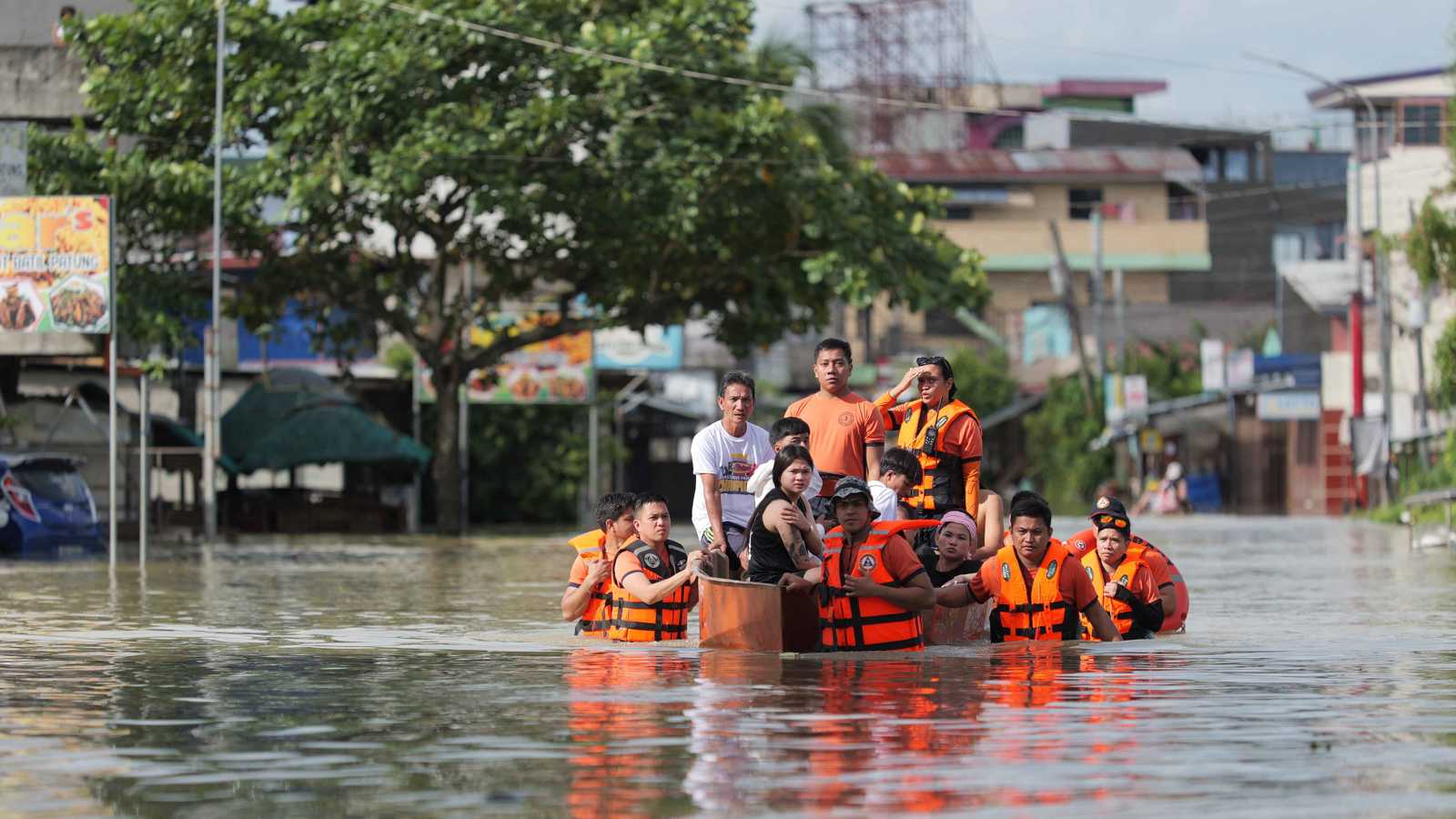 إعصار "فونغ وونغ" يخلّف 25 قتيلاً في الفلبين ويتجه نحو تايوان (فيديو)