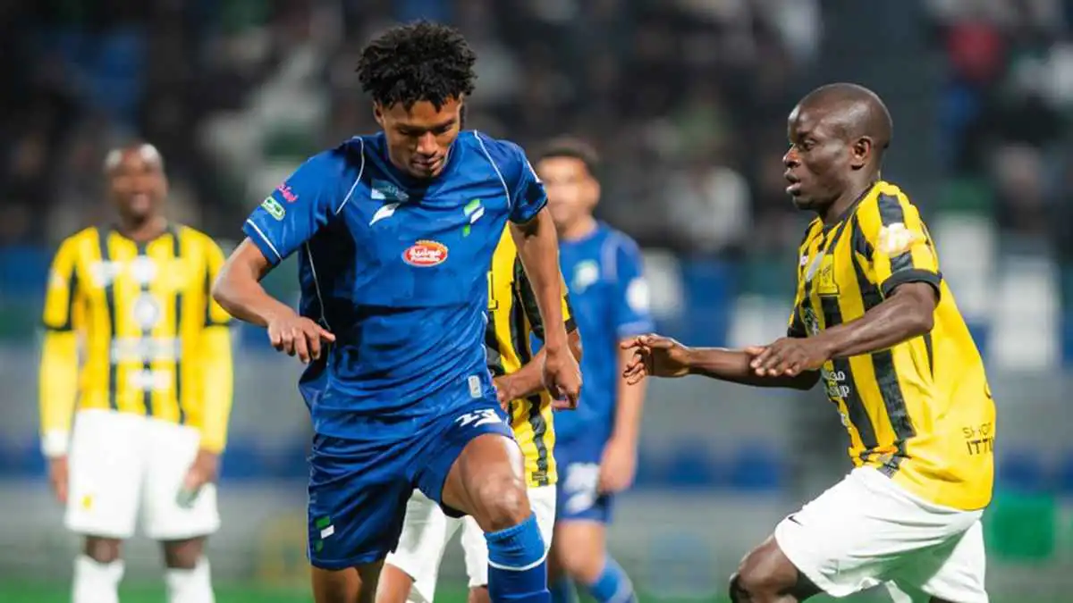 دخل في نوبة بكاء.. انهيار نجم الاتحاد بعد هدف الفتح القاتل (فيديو)