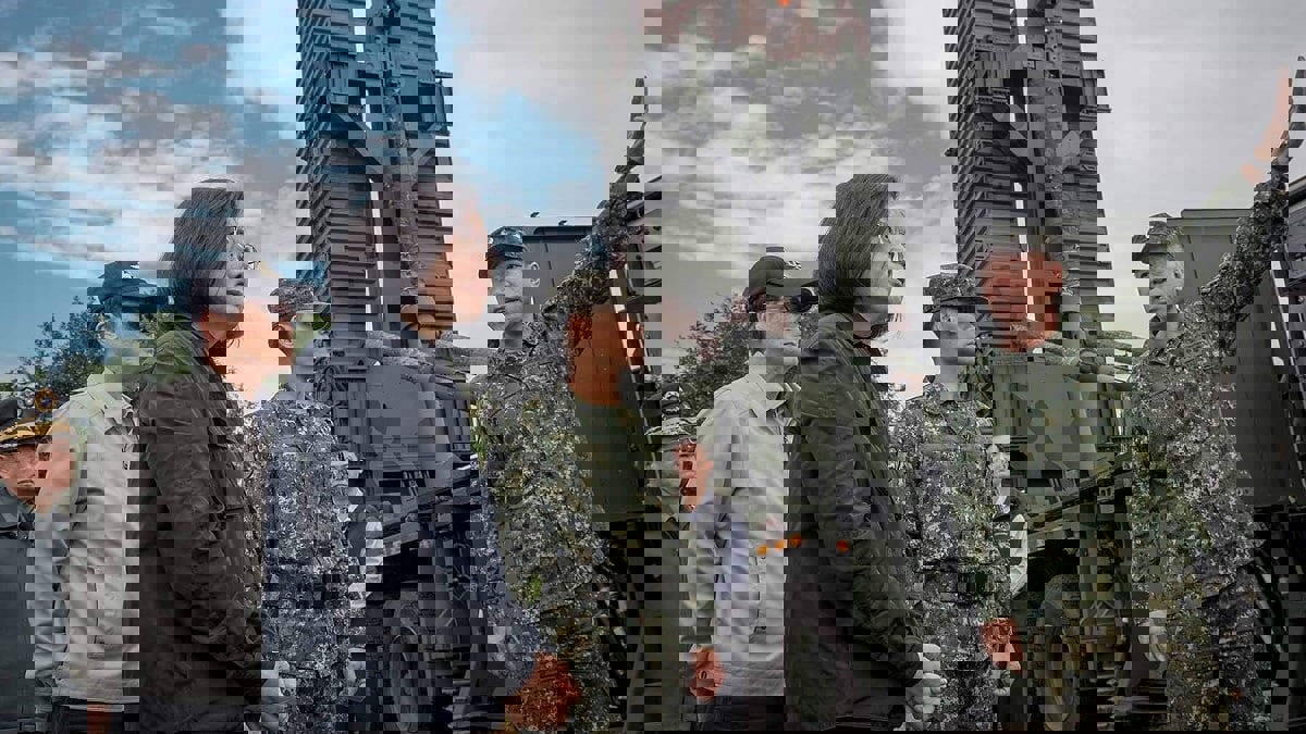 الصين تحذر فرنسا من بيع أسلحة لتايوان