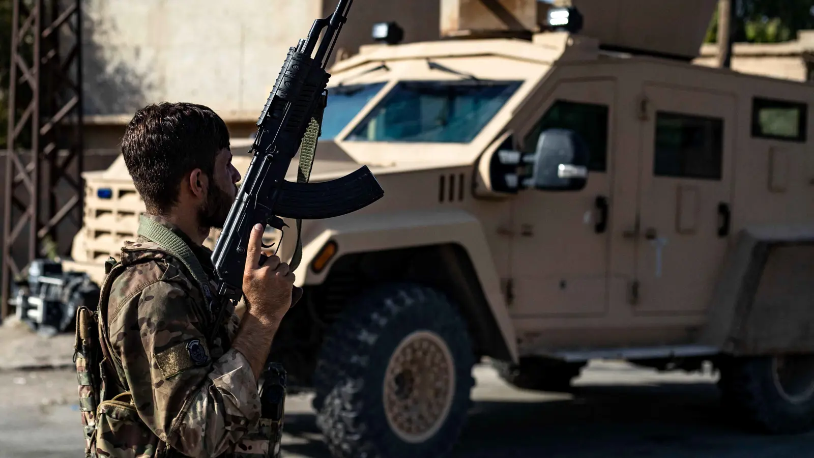 خلال 3 أيام.. 218 قتيلاً إثر معارك بين قوات "قسد" وأخرى موالية لتركيا